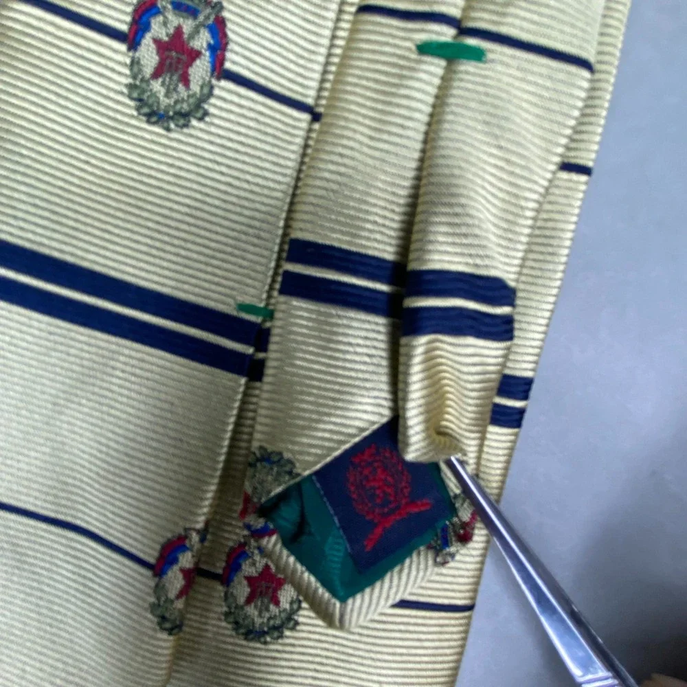 VTG‎ Tommy Hilfiger Silk Tie Mens Crest Striped Preppy Old Money Aesthetic 58x4